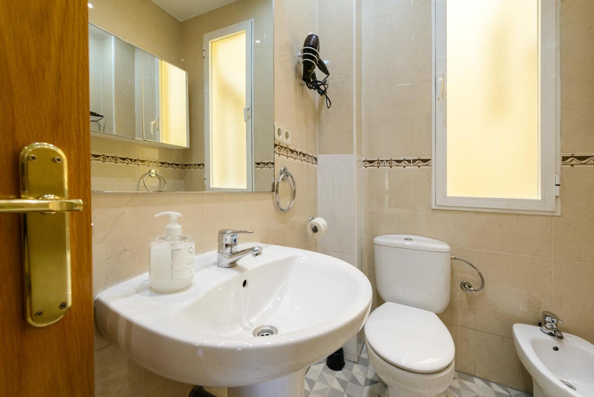 Amplio Piso En Madrid Centro Con Vistas Al Templo De Debod Apartment Ngoại thất bức ảnh